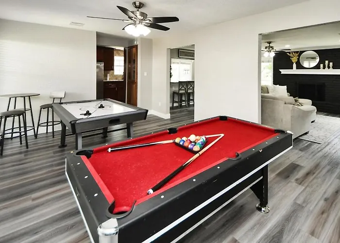 Lake Conroe & Golf Nearby In Quiet Conroe Neighborhood