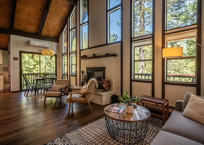 Woodland Chalet Retreat With Hot Tub