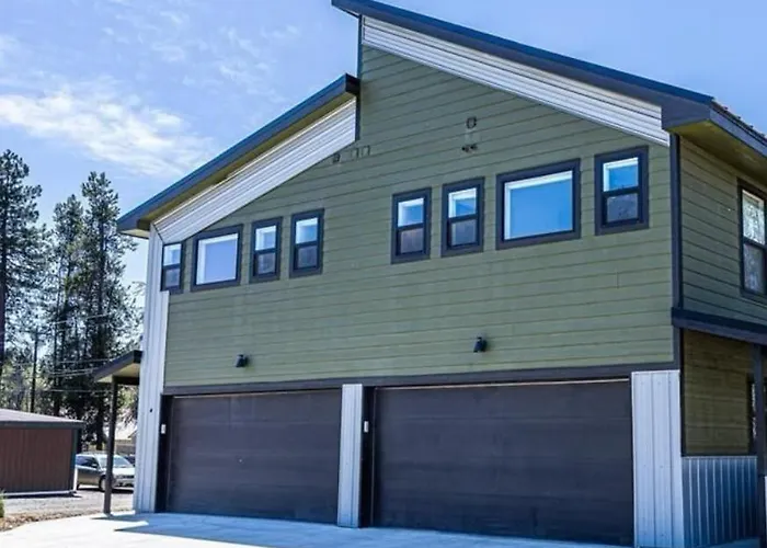 Townhouse In Prime Location!