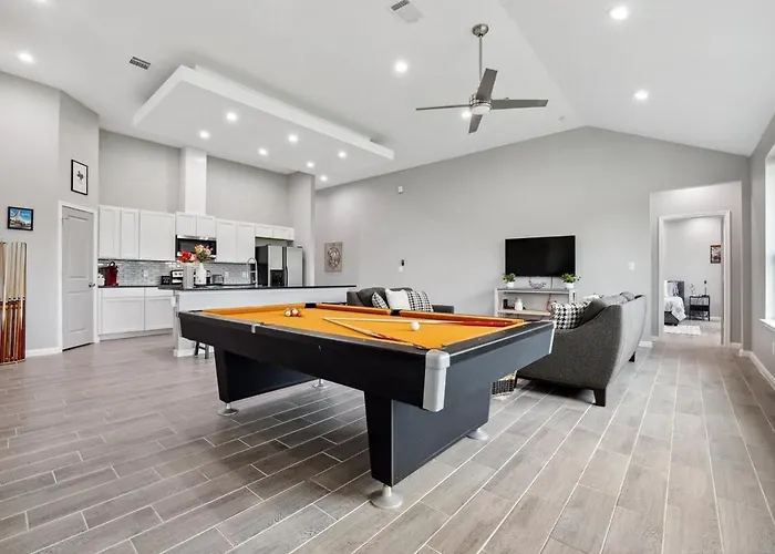 Modern Escape In Cedar Creek
