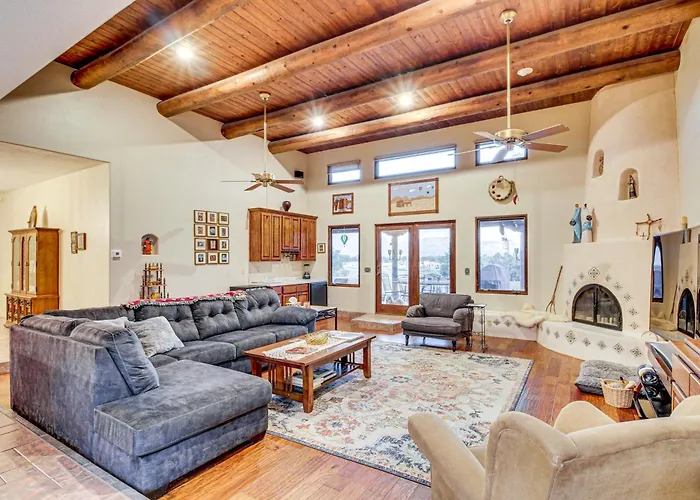 Stunning Sandia Mtn Views: Rio Rancho Retreat