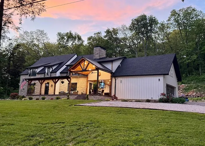 Charming 4-Br Modern Farmhouse