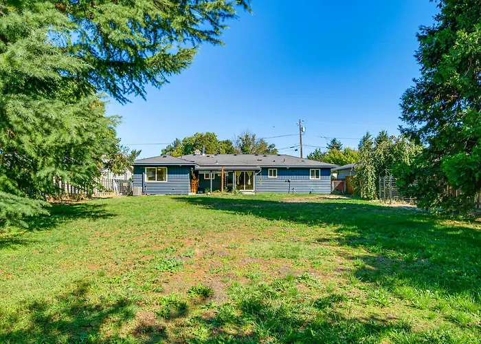 Walk To Rogue X: Medford Family Home W/ Large Yard