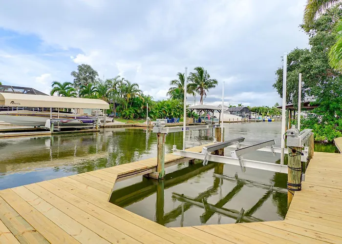 Canal-Front Retreat W/ Boat Dock On Merritt Island
