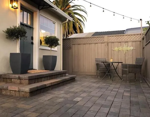 Charming Courtyard Cottage