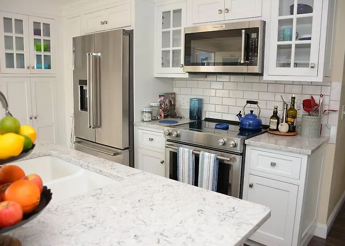 Little Miss Cottages - 68 East Grand Luxury Condo