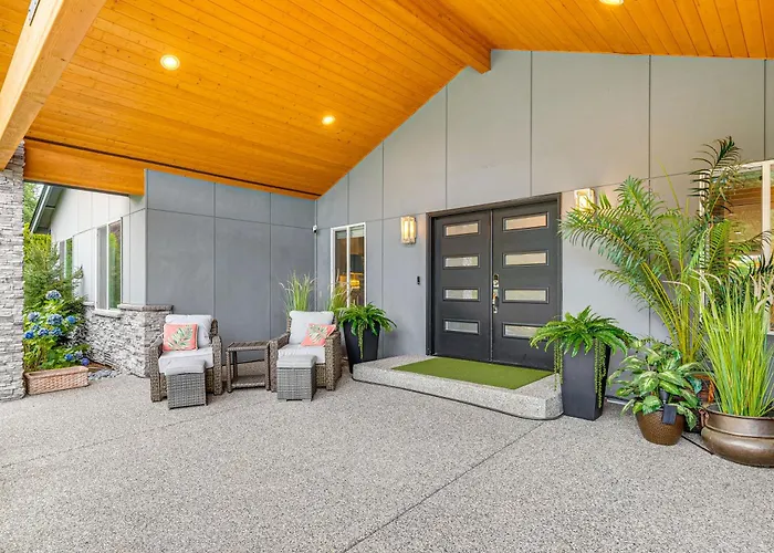 Amazing Outdoor Space! Everett Escape W/ Hot Tub