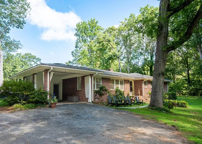 Tranquil 2 Acres W/Brook Downtown Travelers Rest