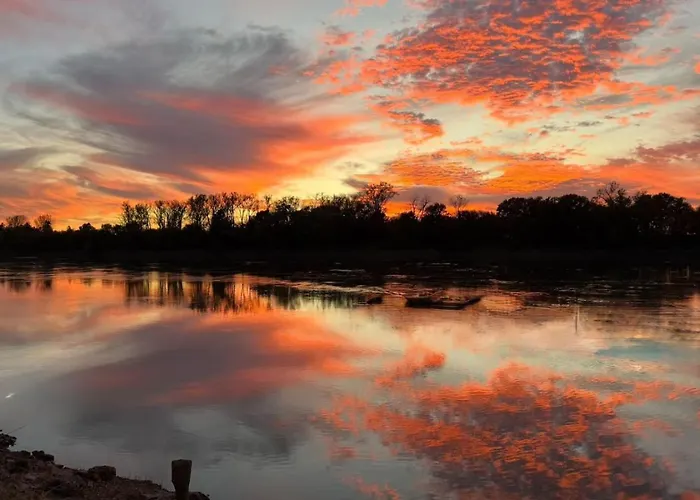 Waterfront 2 Bdrm Cabin With Best Sunset View And Huge Yard