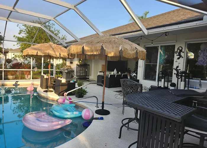 Gallery Suite Tropical Retreat Pool Access