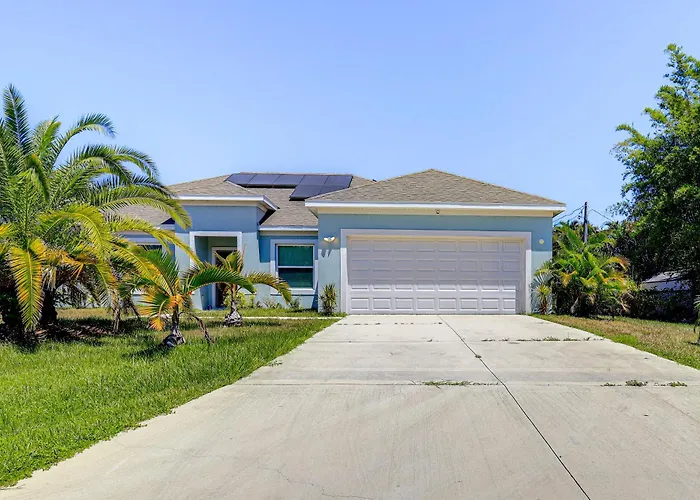 Spacious Home Near Dtwn Psl: Travel Nurses Welcome