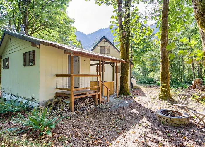 Walk To Skykomish River: Wooded Escape W/ Fire Pit
