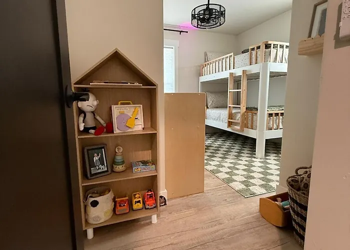 Townhouse In Prime Location!