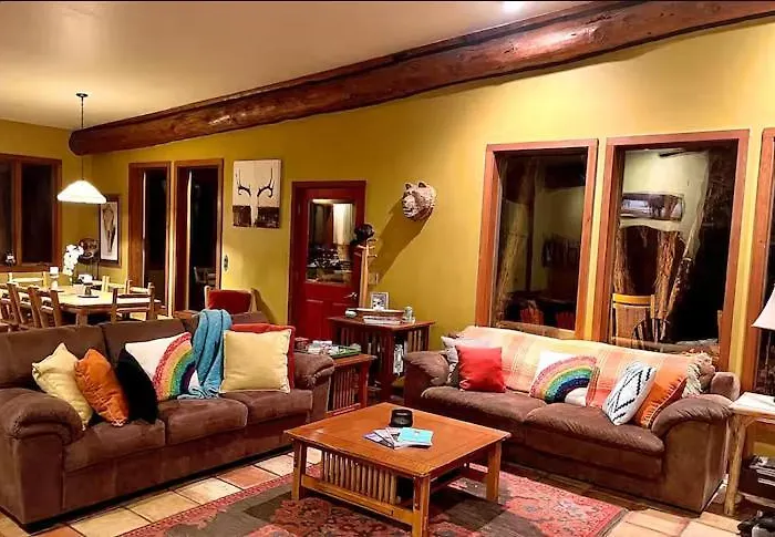 Paradise Valley Oasis - Your Yellowstone Base Camp