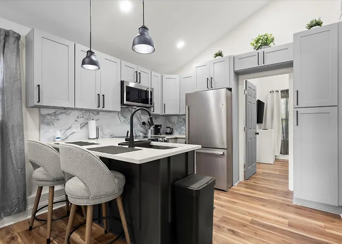 Private 2Br 2Ba Cottage Full Modern Amenities