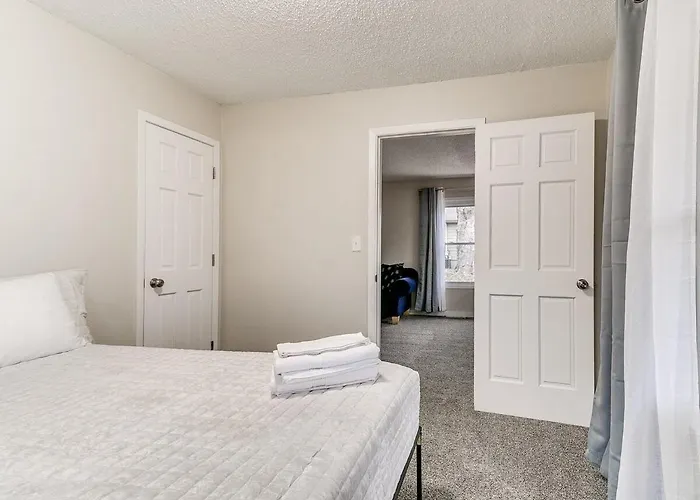 Cozy House Near Iowa State Fairgrounds!