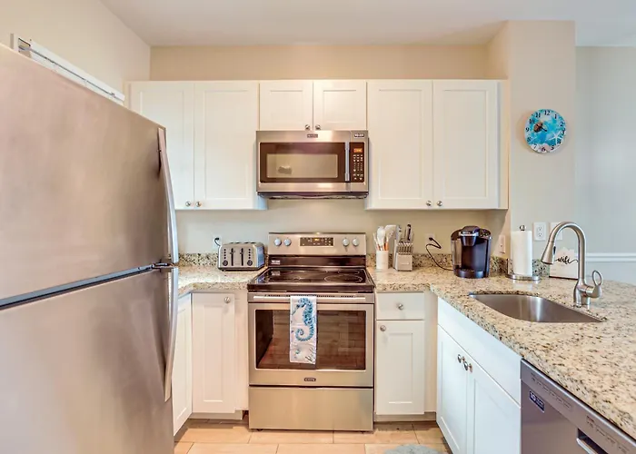 Oceanfront Duck Key Villa: 2 Marinas Steps Away!