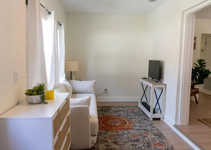 Downtown Mount Dora Hideaway