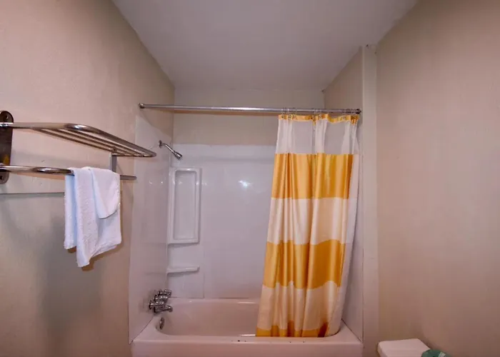 Motel 19 By Townhouse Baytown I-10