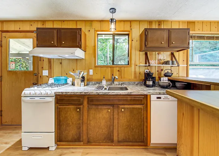 Walk To Skykomish River: Wooded Escape W/ Fire Pit
