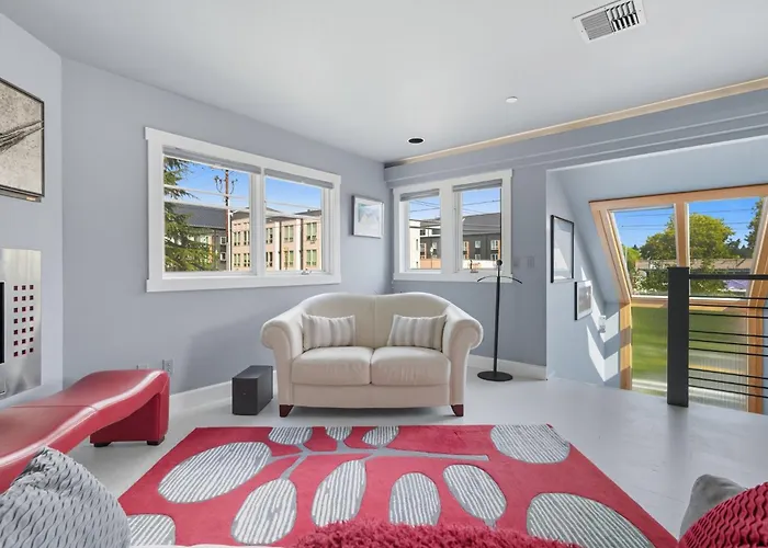 Modern Upper Level Duplex Dt Vancouver