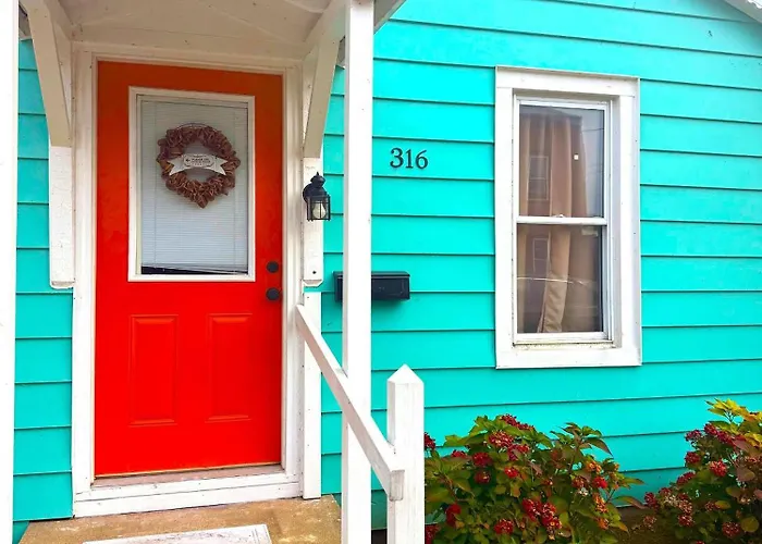 The Riverstone Getaway In Historical Madison, In