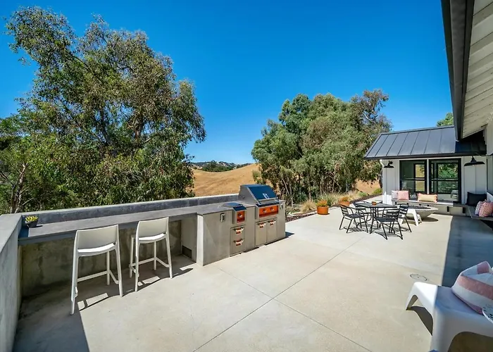 Sunset View Luxury Living On 5 Picturesque Acres