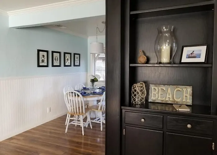 Spruce Beach Cottage - Walk To Beach