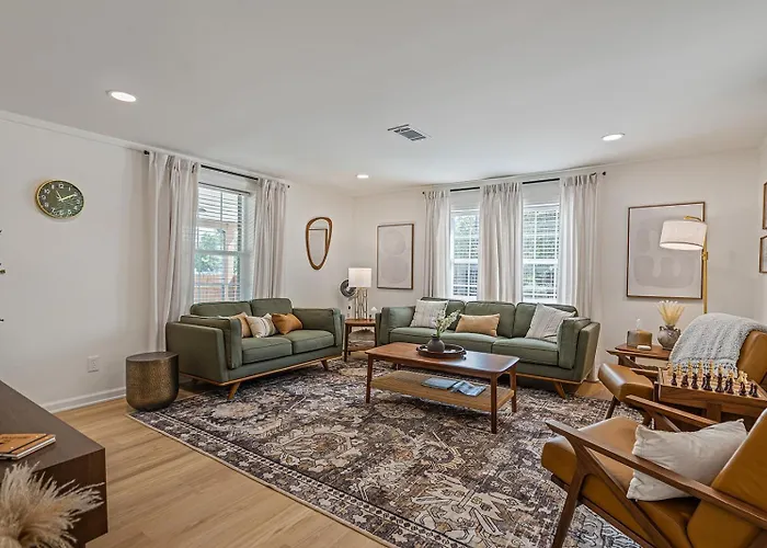 Boutique Cottage Near Square And Southwestern, Ev Ready