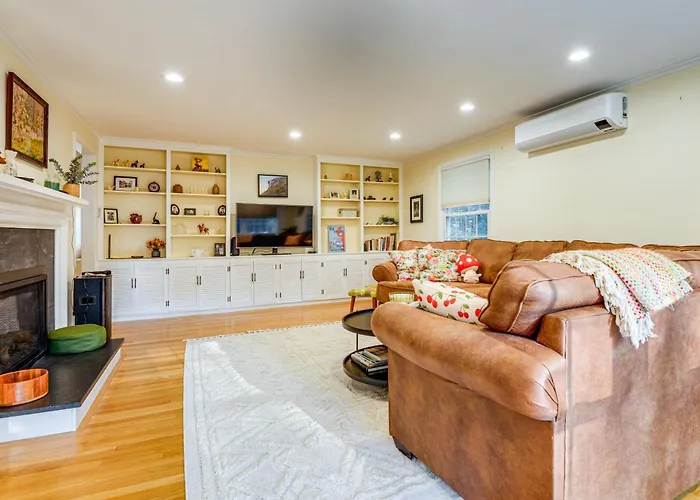 Near Main St & Festivals: Peaceful Keene Getaway!