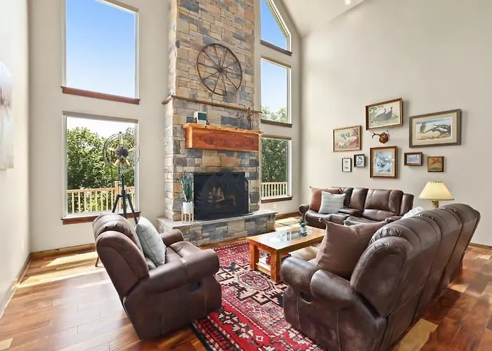 Lakefront Retreat - Hot Tub & Game Room