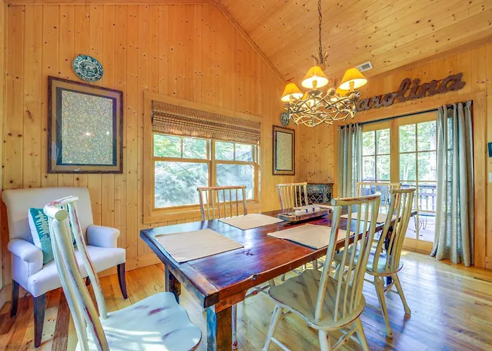 Scenic Mtn & Fairway Views: Cozy Cashiers Getaway