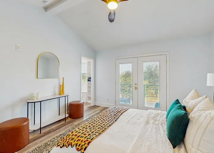 Modern Living In Texas! Home 2 Blocks To Lake Lbj