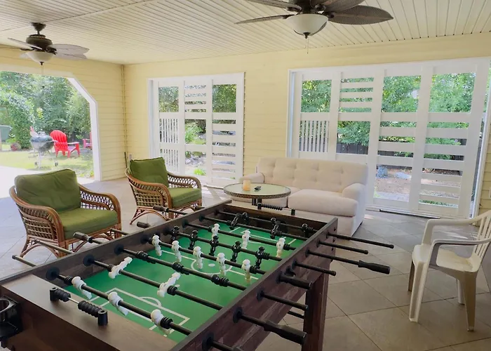 Sunlit Hideaway 3Br 2Ba House Pool