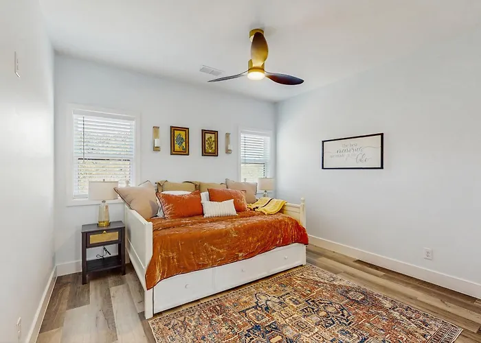 Modern Living In Texas! Home 2 Blocks To Lake Lbj