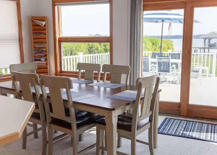 Katies Cottage Lakefront Stay With Hot Tub And Kayaks