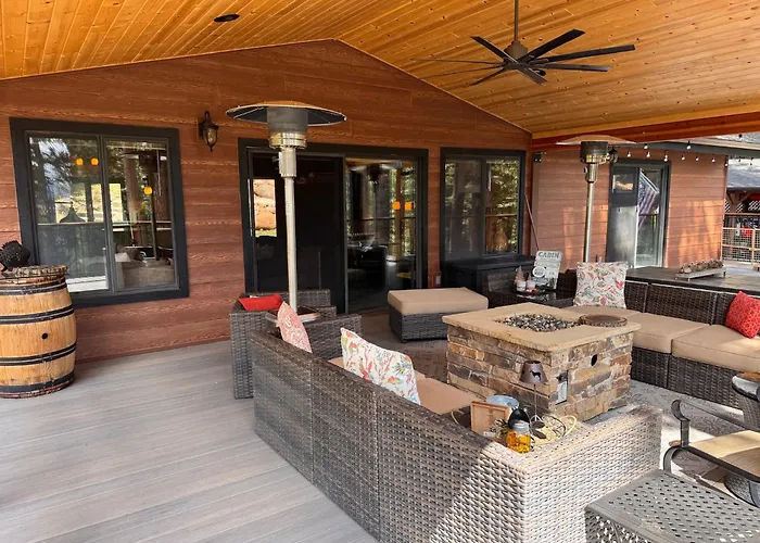 Luxury Lake Almanor Cabin Covered Deck & Views