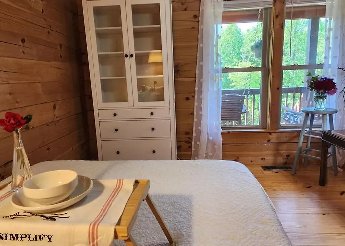 Solar Powered Log Cabin With Mountain Views, 3Acres