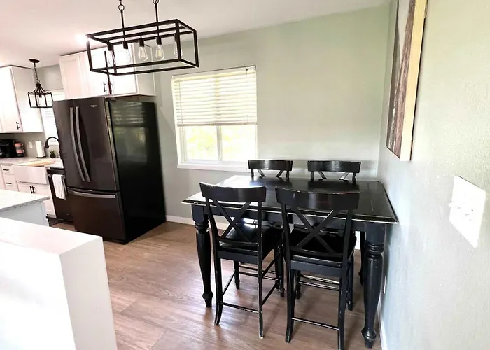 Park Home- Parkside Haven For Families & Pets