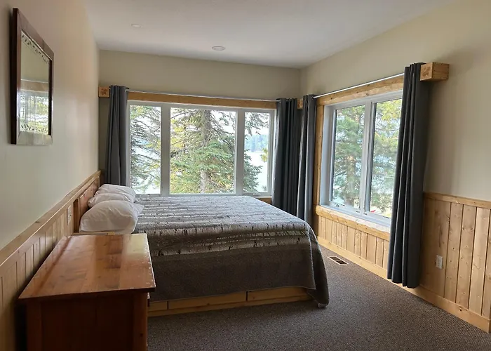 The Canopy At Pine Cone Lodge