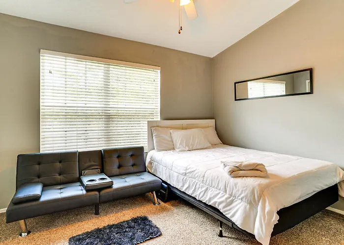 Shop, Golf & More: Family Retreat In Wesley Chapel