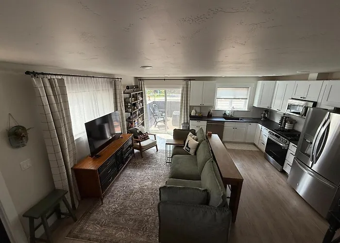 Townhouse In Prime Location!