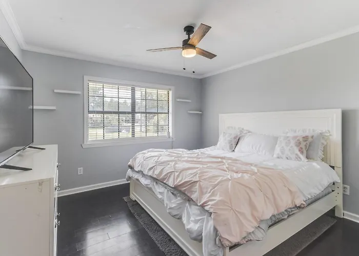 Waveland Gem By Next Step Property Management