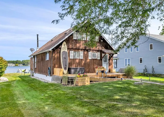 Cozy Cottage-Hot Tub-Scenic Views & Private Dock
