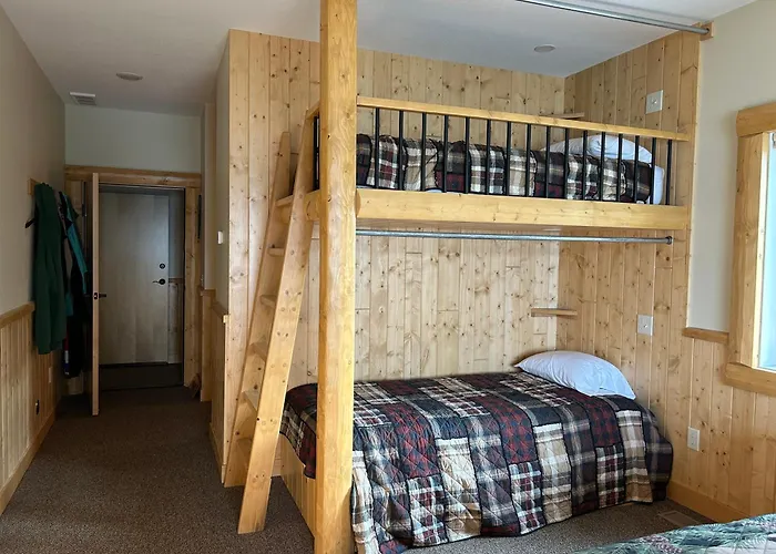 The Canopy At Pine Cone Lodge