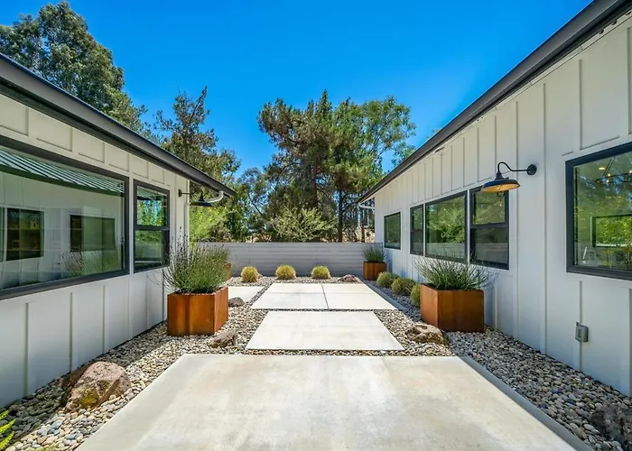 Sunset View Luxury Living On 5 Picturesque Acres