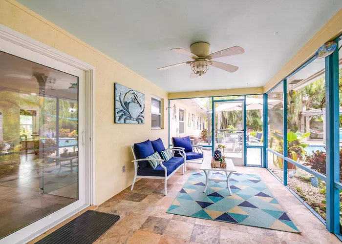 Outdoor Oasis W/ Bar & Lanai: Tavares Escape