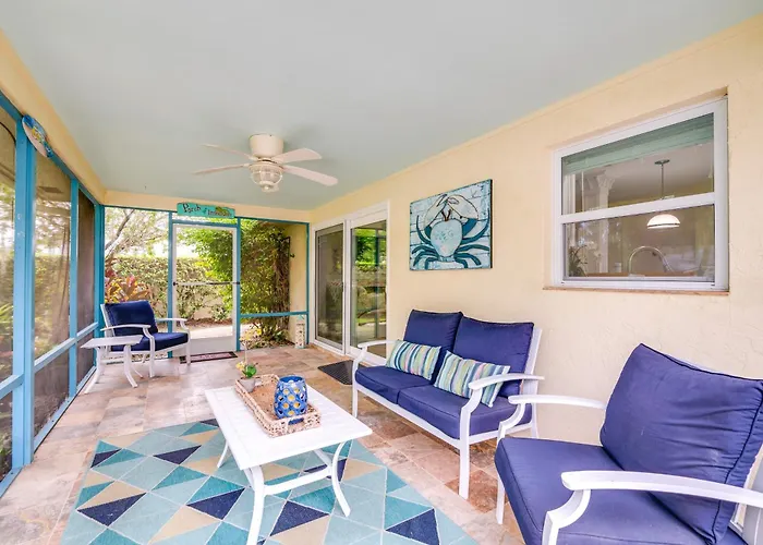 Outdoor Oasis W/ Bar & Lanai: Tavares Escape