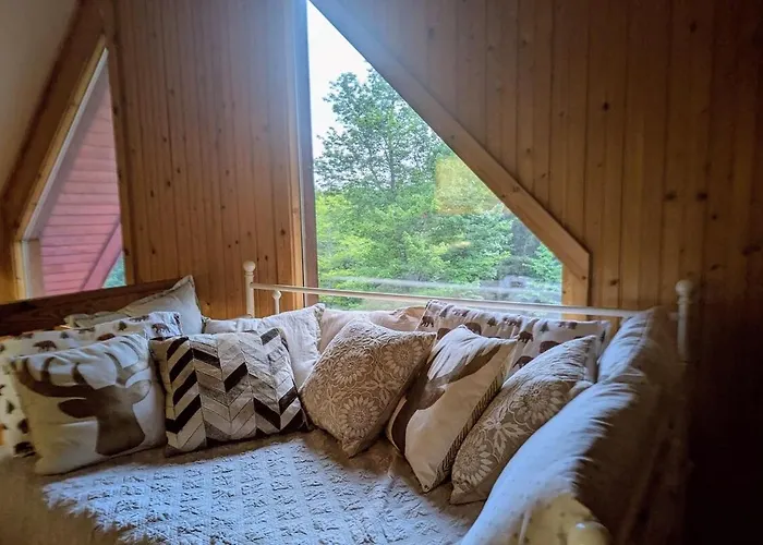 Solar Powered Log Cabin With Mountain Views, 3Acres