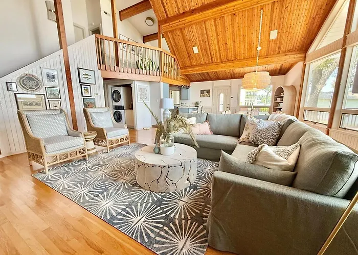 Unique Lkn Waterfront Home With Dock